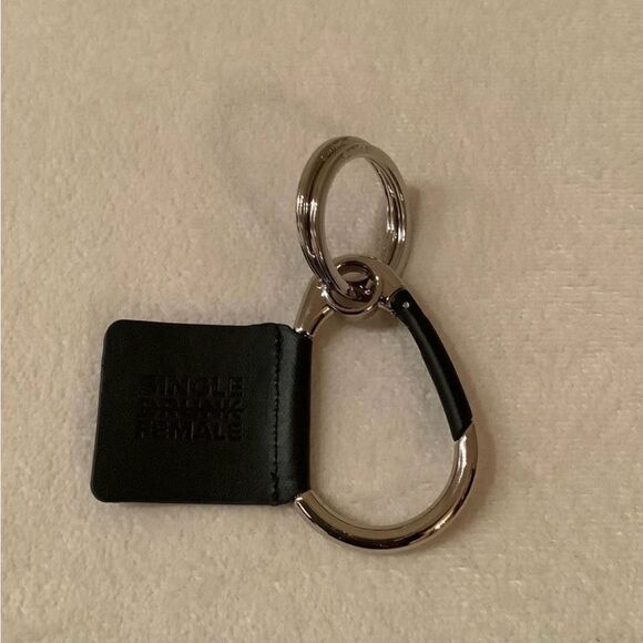 SINGLE DRUNK FEMALE KEY CHAIN KEY FOB  WITH CARABINER NEW - Picture 2 of 4